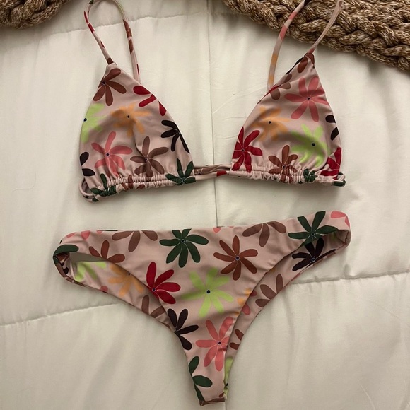 Benoa Swim Rainbow Tiare Set - Picture 1 of 3